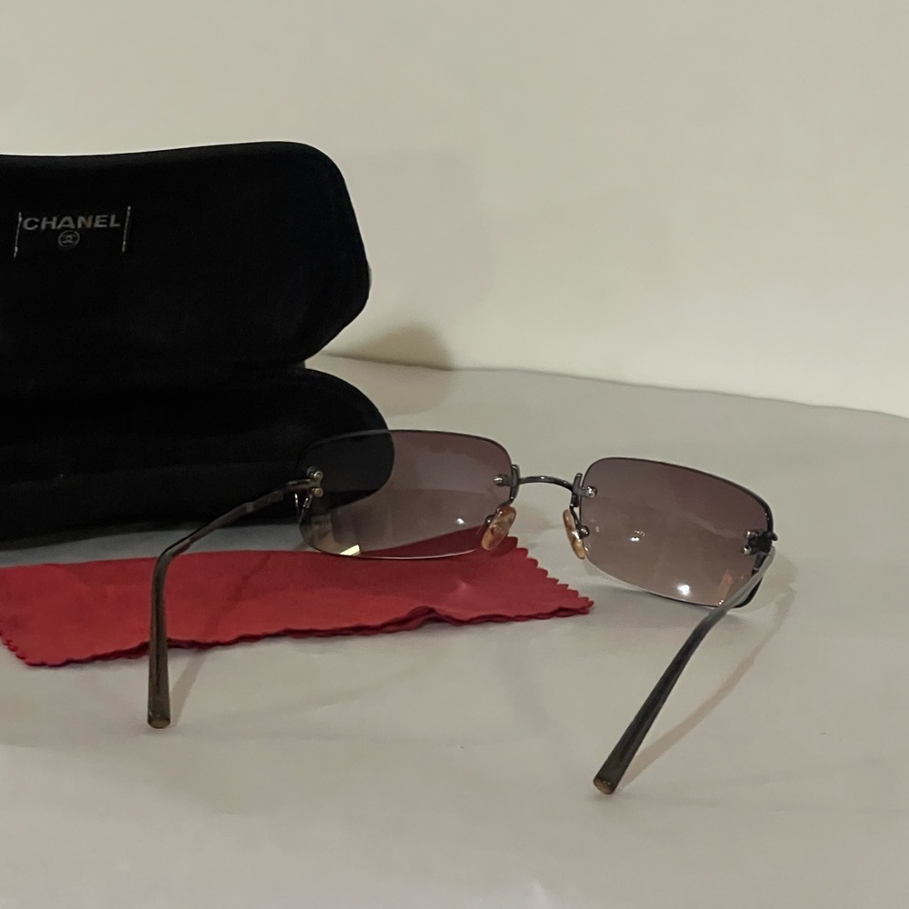 Vintage CHANEL Silver Rimless Sunglasses - Picture 4 of 7
